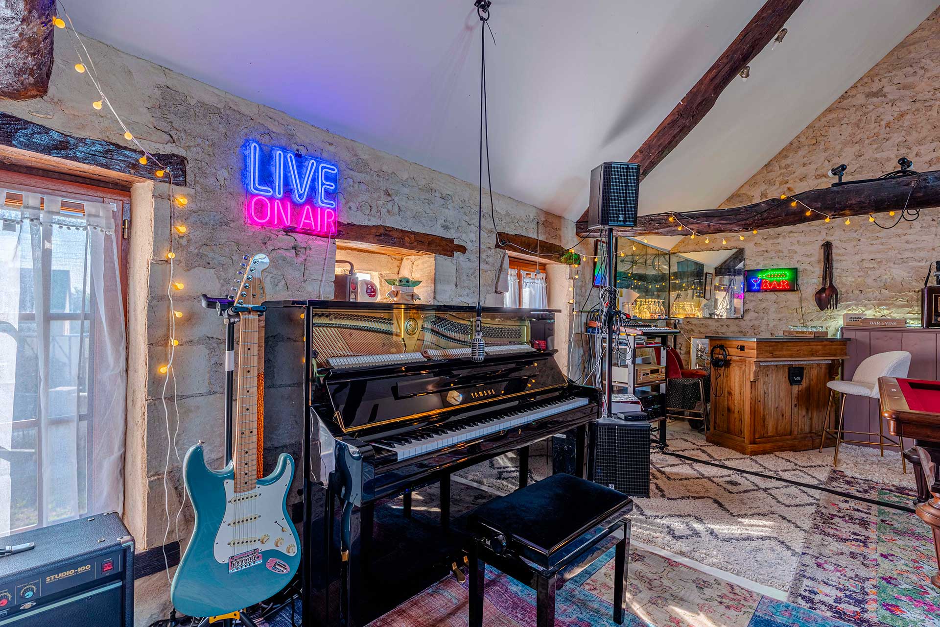 Gîte avec piano Yamaha Disklavier et salle de musique – L’Écrin en Bessin en Normandie